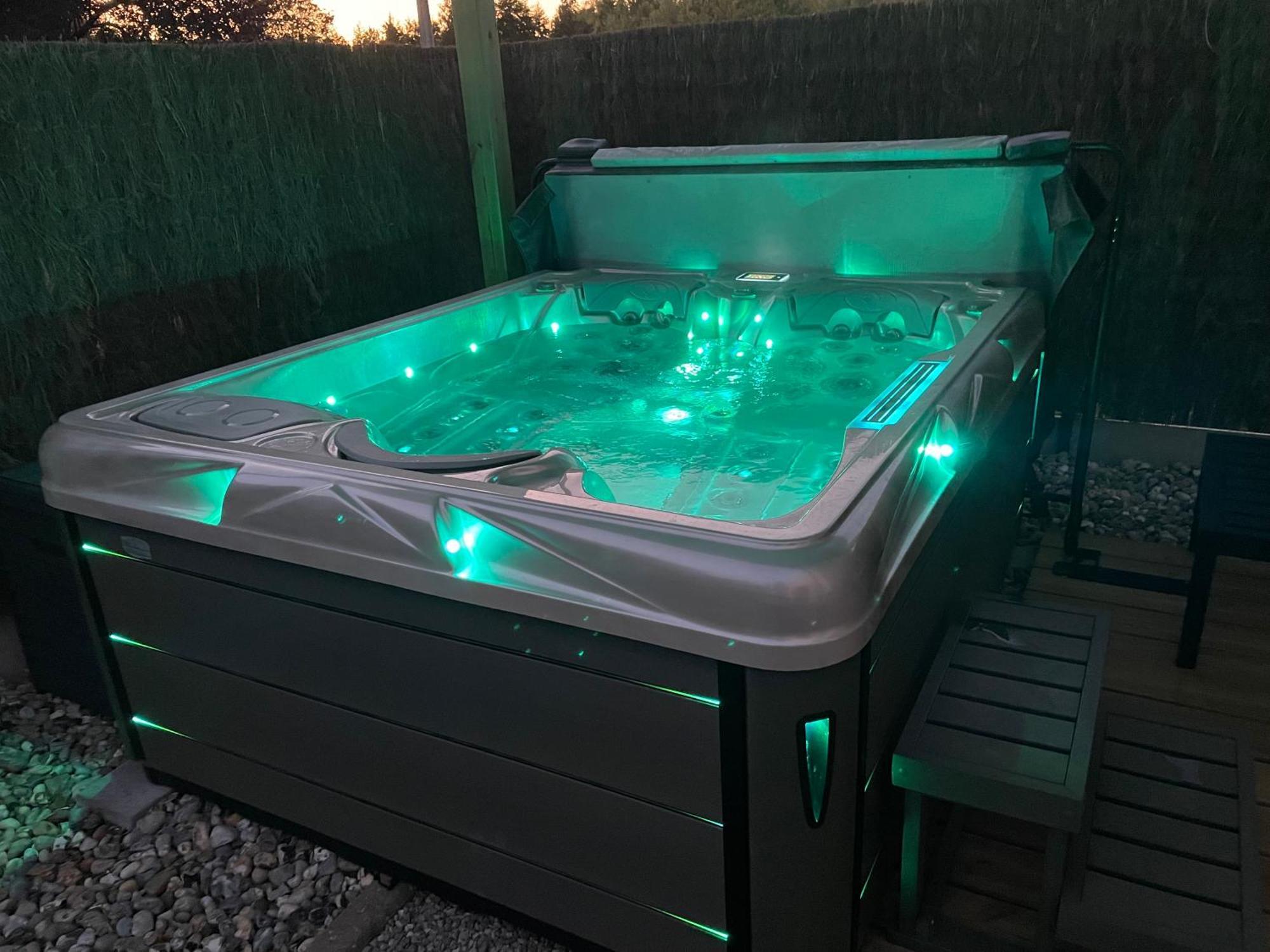 Gite Du Vieux Saule 1 Gite Avec Spa Privatif Pour 2 Personnes 1 Suite Familiale Sans Spa Vieil-Hesdin المظهر الخارجي الصورة