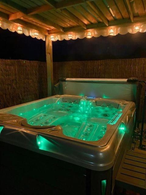 Gite Du Vieux Saule 1 Gite Avec Spa Privatif Pour 2 Personnes 1 Suite Familiale Sans Spa Vieil-Hesdin المظهر الخارجي الصورة